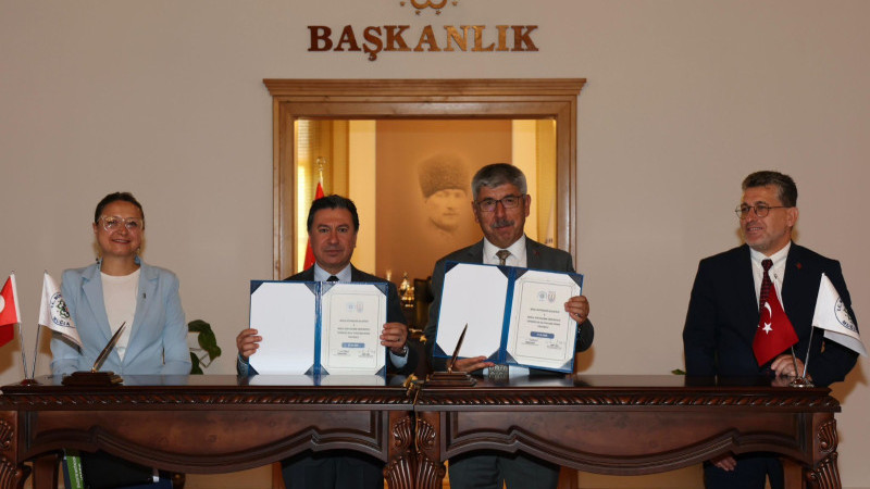 Topraksız Tarımda İş Birliği: Büyükşehir ve MSKÜ’den Ar-Ge Serası Protokolü