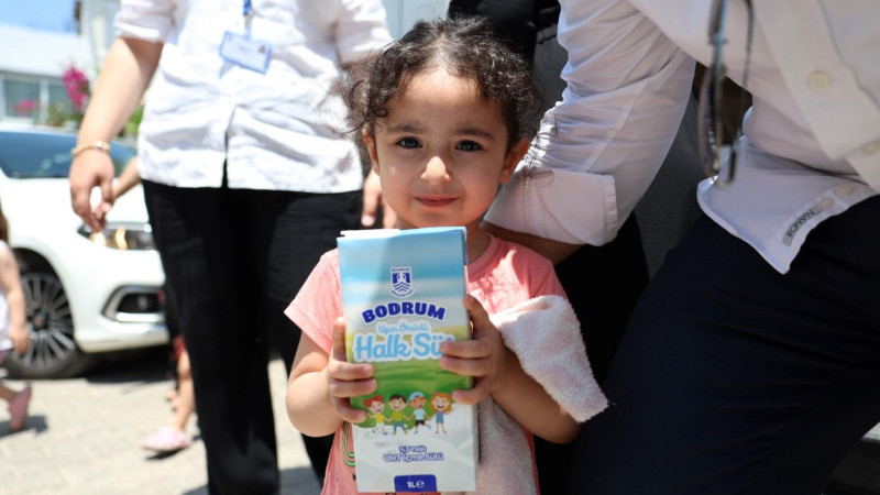 Bodrum Belediyesinden Çocuklara Süt Desteği