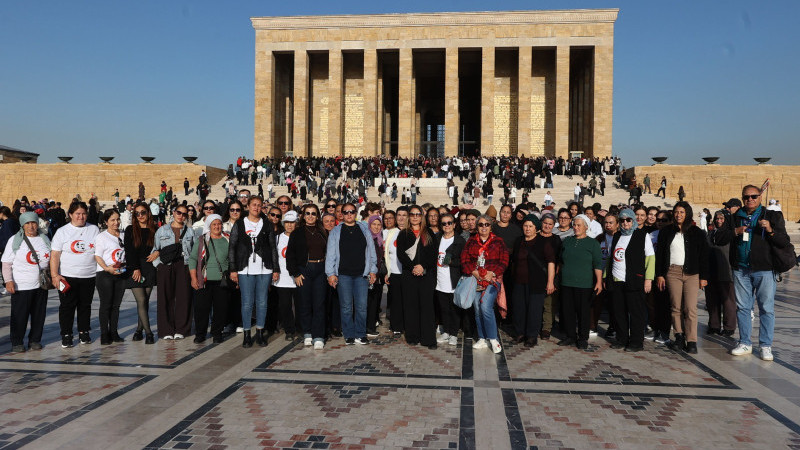 Büyükşehir Cumhuriyet’in 102. Yılında 102 Kadını Anıtkabir’e Götürdü
