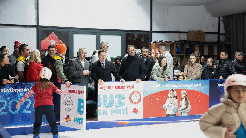 Muğla’da Yeni Yıl Coşkusu Buz Paten Pistiyle Başladı