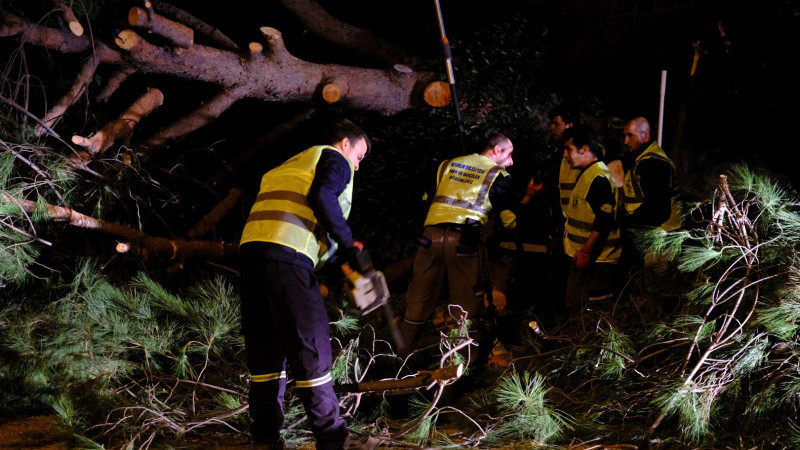 Park ve Bahçeler Ekipleri Fırtınada Sahadaydı