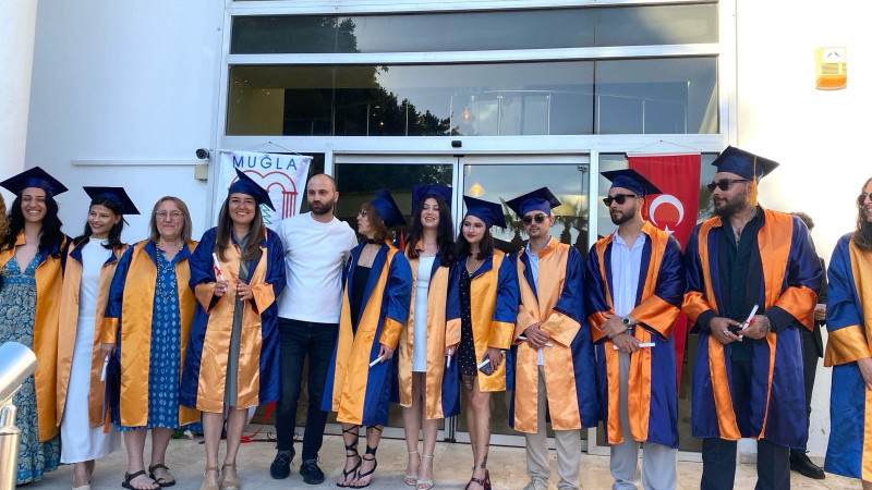 Bodrum Güzel Sanatlar Fakültesi'nde Mezuniyet Sevinci 