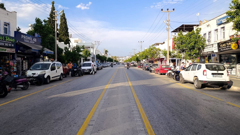 Turgutreis Girişinde Yeni Dönem: Mehmet Hilmi Caddesi'nde Şerit Çalışması Yapıldı