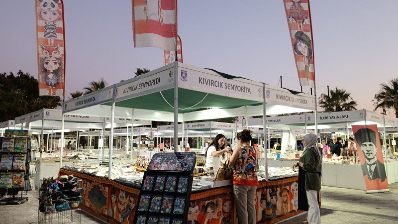 Turgutreis Kitap Fuarı’nda Merdan Yanardağ’a Destek İmzası