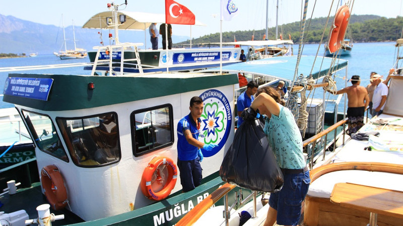 Büyükşehir Belediyesi Teknelerden 5 Milyon Litre Atık Su Topladı