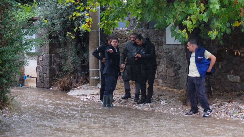 Belediye Ekiplerinden Yağmur Mesaisi