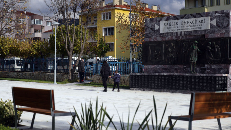 Sağlık Emekçileri Anıtı Bölgesi Yenilenen Yüzü ile Vatandaştan Tam Not Aldı