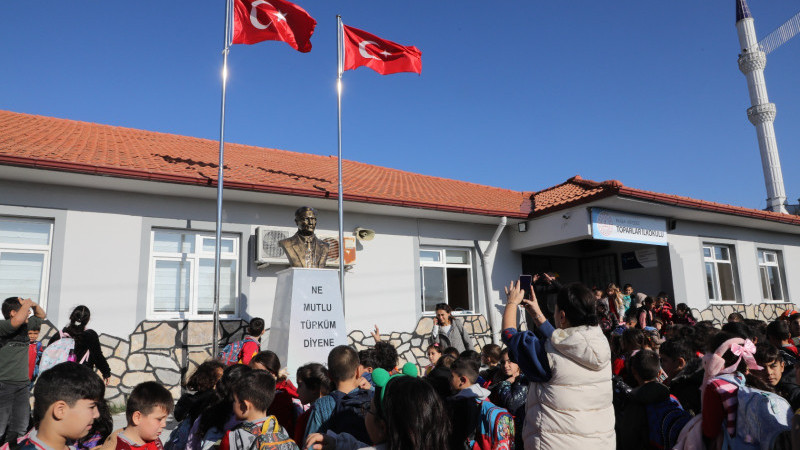 Büyükşehir İl Genelinde 248 Atatürk Büstü Yaptı