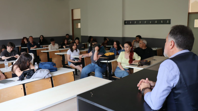Gazeteciler Cemiyeti Başkanı Akbulut, Sosyoloji Bölümünde Konuştu