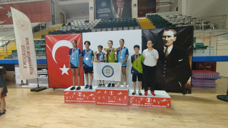 Büyükşehir Sporcularının Raketleri Zirvede