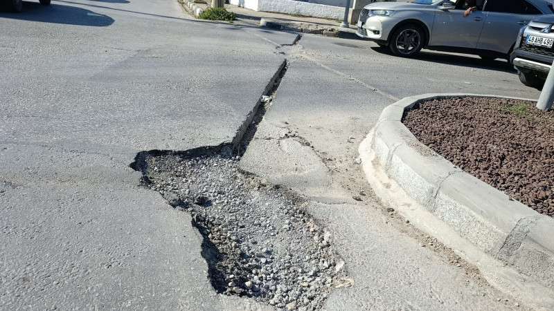 Turgutreis'te Altyapı Çalışması Sonrası Kapatılmayan Çukurlar Engellilere Zor Anlar Yaşatıyor