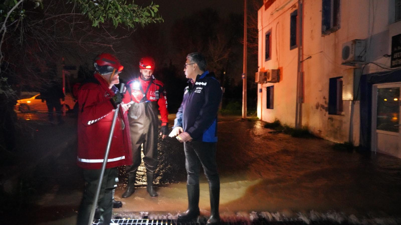 MUSKİ Genel Müdürü Yılmaz Şengül, Yoğun Yağışlarda Sahada İncelemelerde Bulundu