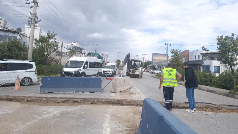 Turgutreis’te Altyapı Çökmesi Sonrası Asfalt Mesaisi: Mehmet Hilmi Caddesi Trafiğe Açıldı