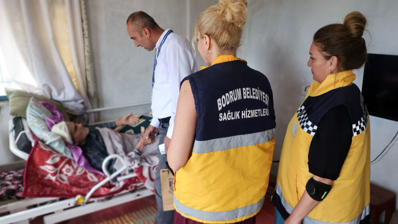 Belediyeden Yatağa Bağımlı Hastalara Bayram Ziyareti