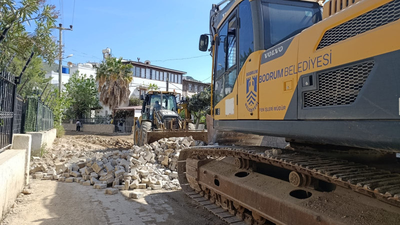 Bodrum’da Altyapı Bilmecesi: Muski’nin Yeni Döşediği Taşlar Neden Sökülüyor!