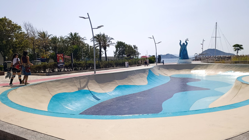 Turgutreis Atatürk Meydanı’ndaki Kaykay Pisti Yenilenerek Hizmete Açıldı