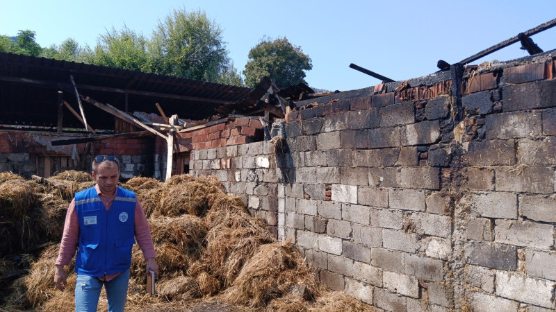  Yangında 500 Balya Kül Oldu  Büyükşehir Üreticinin Yardımına Koştu