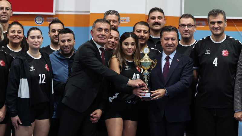 Cumhuriyet Kupası’nda Büyükşehir Personeli Sahada Buluştu