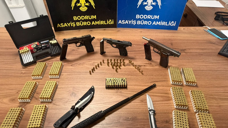 Bodrum'da Çok Sayıda Silah Ele Geçirildi, 2 Şüpheli Tutuklandı